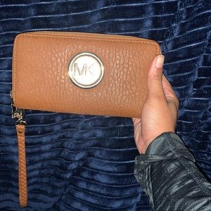 Brand new MK wallet , amazing condition for sale $100